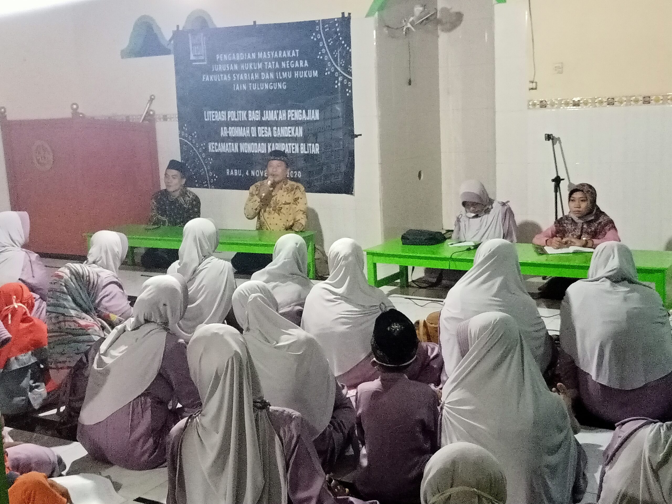 DOSEN JURUSAN HTN GELAR LITERASI POLITIK DI KABUPATEN BLITAR