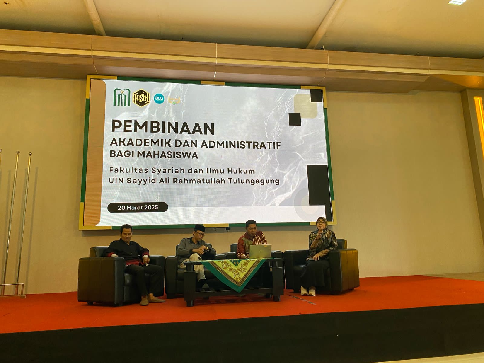 FAKULTAS SYARIAH DAN ILMU HUKUM UIN SATU GELAR PEMBINAAN AKADEMIK DAN ADMINISTRATIF BAGI MAHASISWA