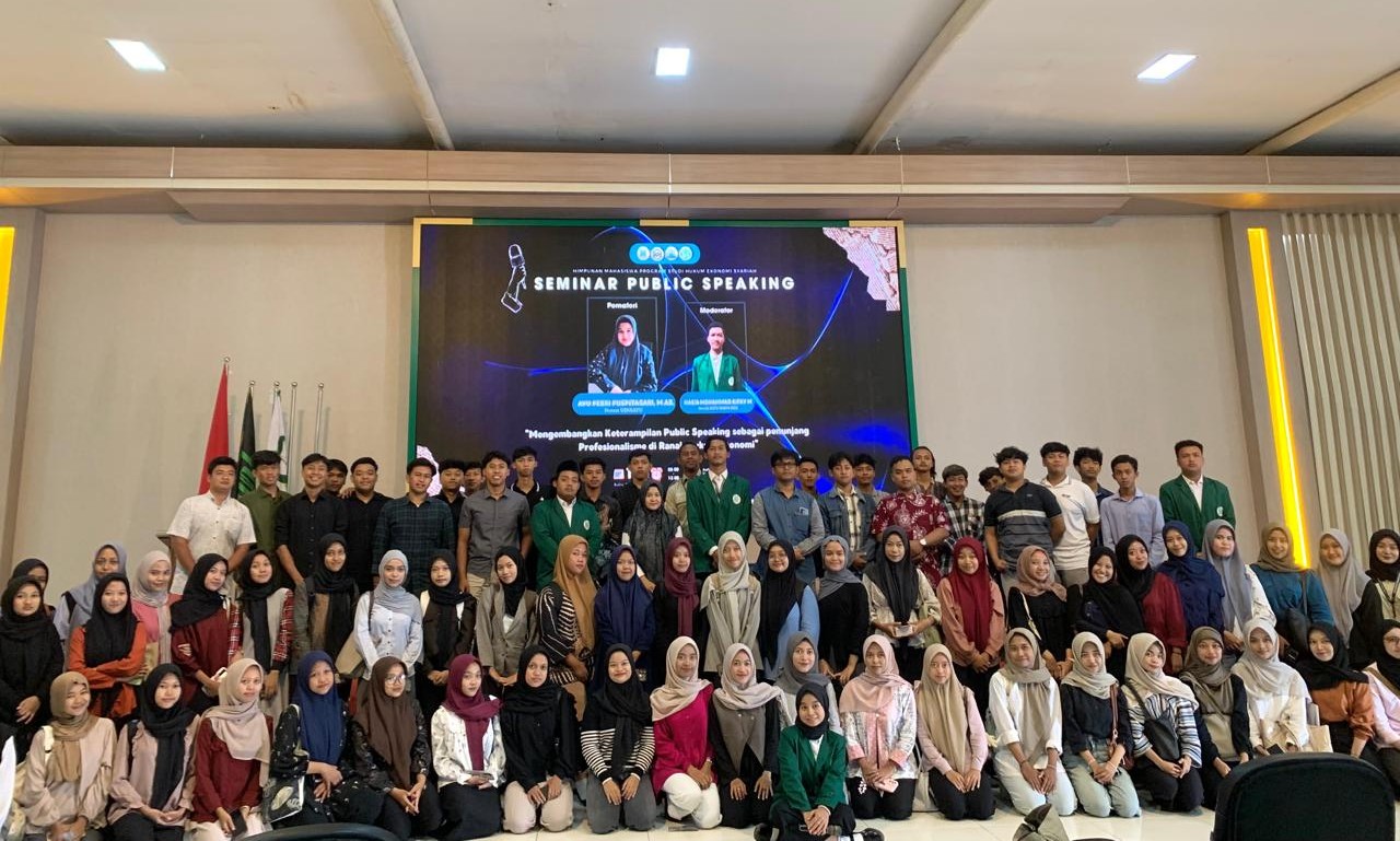 Seminar Public Speaking HMPS HES: Mengembangkan Keterampilan Public Speaking sebagai Penunjang Profesionalisme di Ranah Hukum Ekonomi