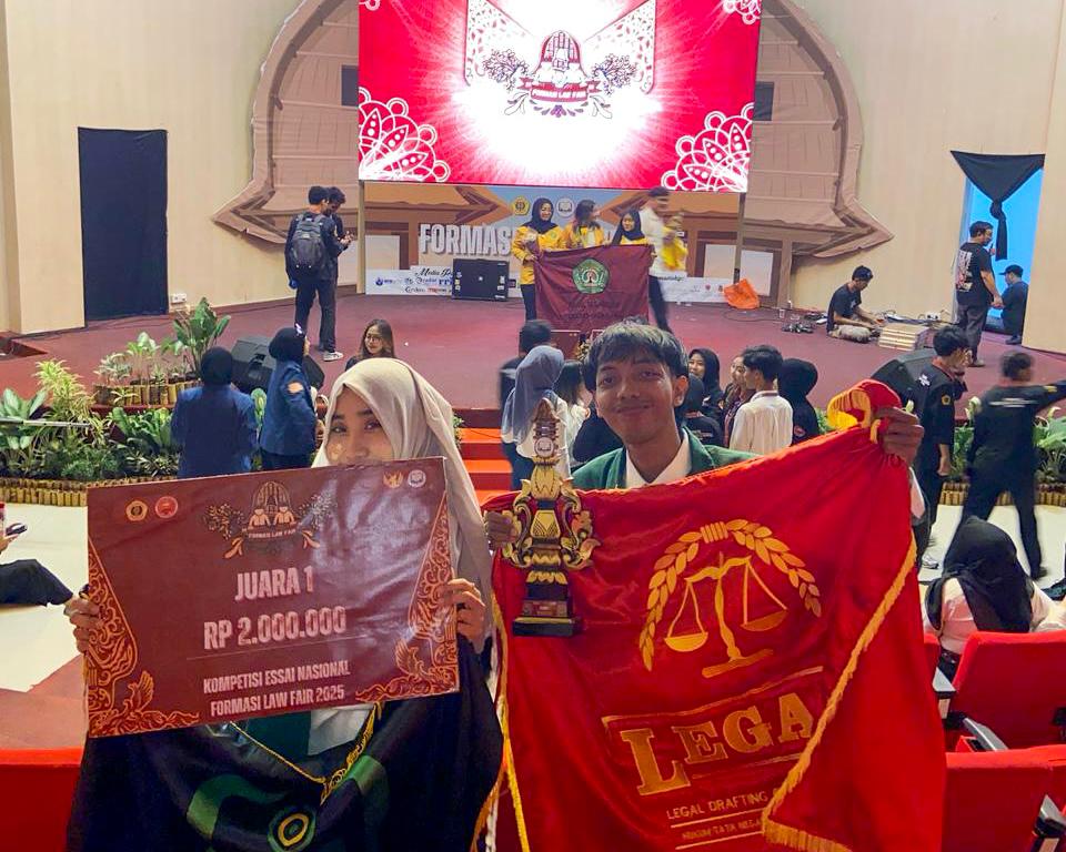 Legacy FASIH UIN SATU Tulungagung Raih Juara 1 Kompetisi Esai Formasi Law Fair di Universitas Mataram