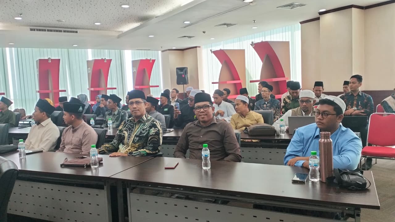 Dosen Fakultas Syariah dan Ilmu Hukum UIN Sayyid Ali Rahmatullah Tulungagung dan Ketua PCNU Tulungagung Hadiri Muktamar Falak di UIN Sunan Ampel Surabaya