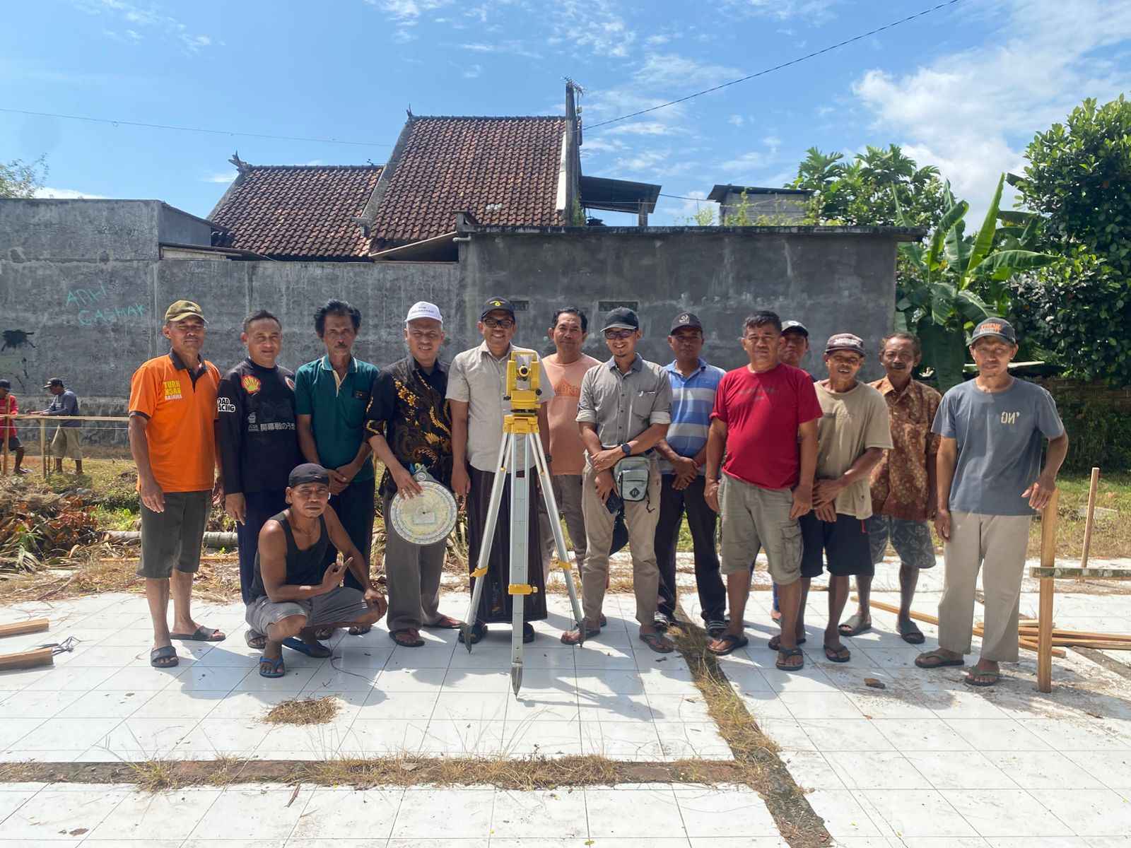 Laboratorium Falak FASIH UIN Satu Lakukan Pengukuran Arah Kiblat Mushola Al-Ikhlas Ngunggahan
