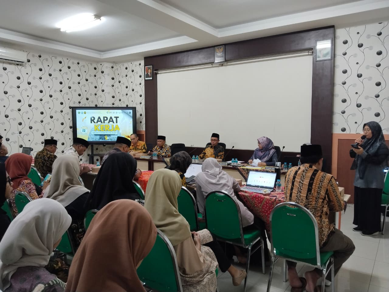 Fakultas Syariah dan Ilmu Hukum Gelar Rapat Kerja Tahun 2026